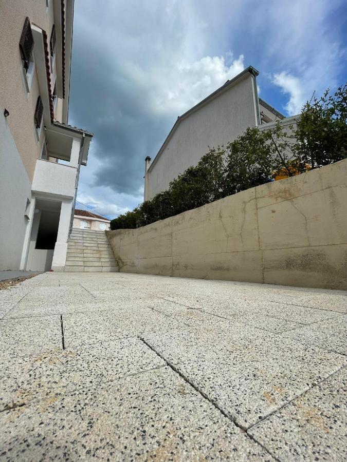 Apartments Fratelli Malinska Eksteriør bilde